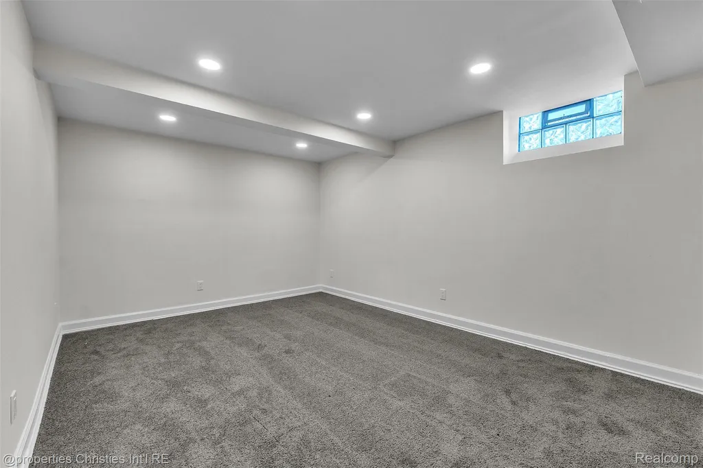 32652 Cadillac Street Farmington Hills City MI 48336