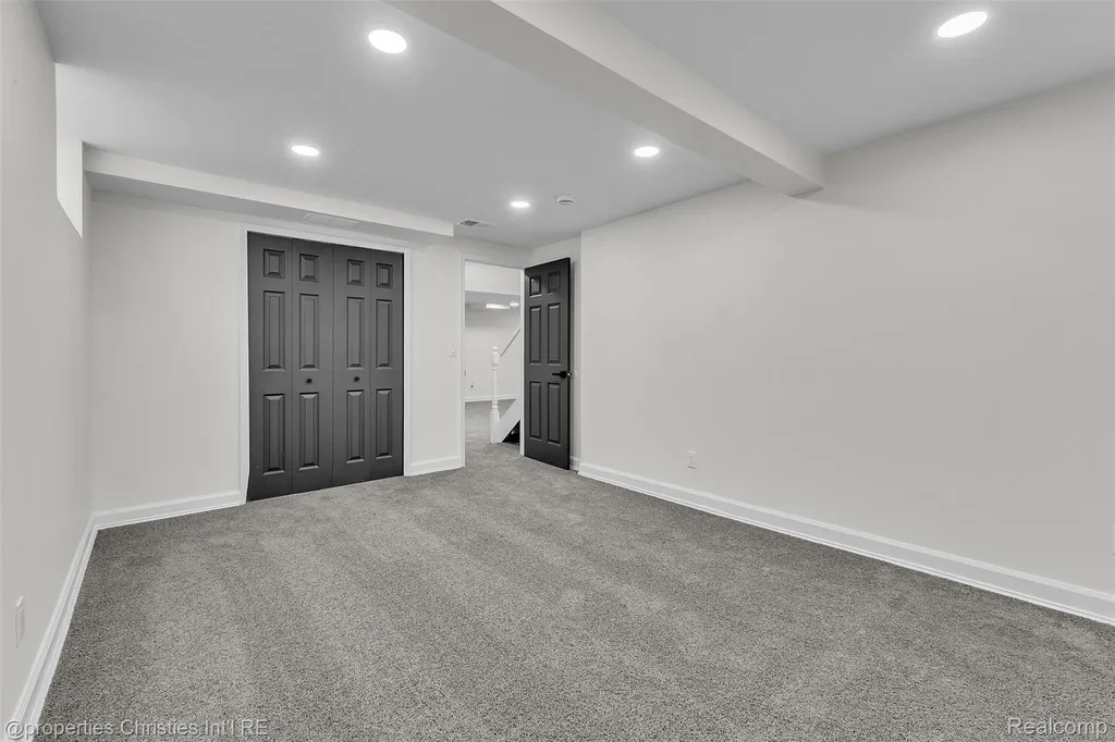 32652 Cadillac Street Farmington Hills City MI 48336