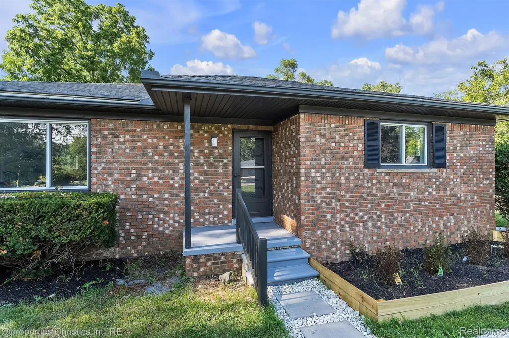 32652 Cadillac Street Farmington Hills City MI 48336
