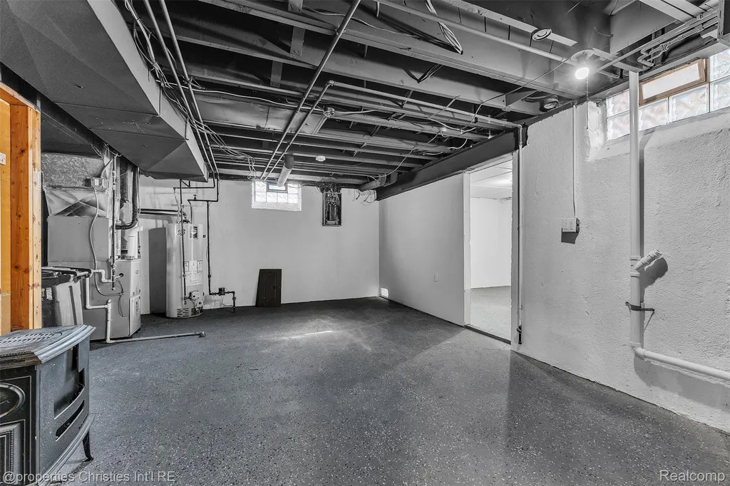 32652 Cadillac Street Farmington Hills City MI 48336
