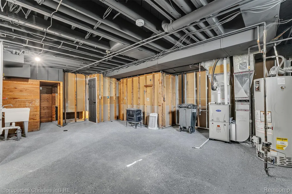 32652 Cadillac Street Farmington Hills City MI 48336