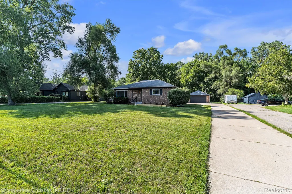 32652 Cadillac Street Farmington Hills City MI 48336