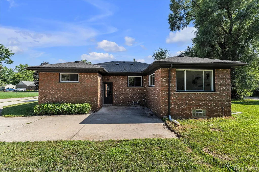 32652 Cadillac Street Farmington Hills City MI 48336