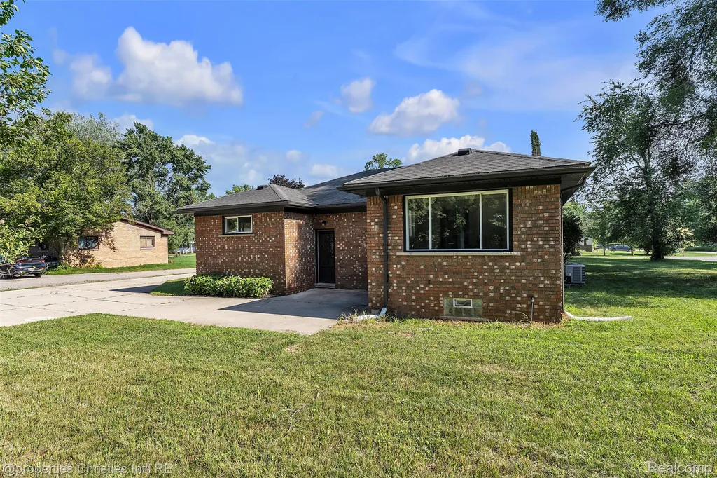 32652 Cadillac Street Farmington Hills City MI 48336