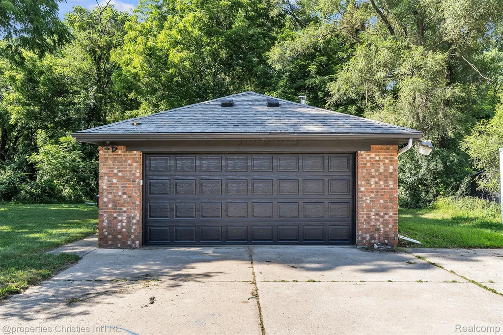 32652 Cadillac Street Farmington Hills City MI 48336