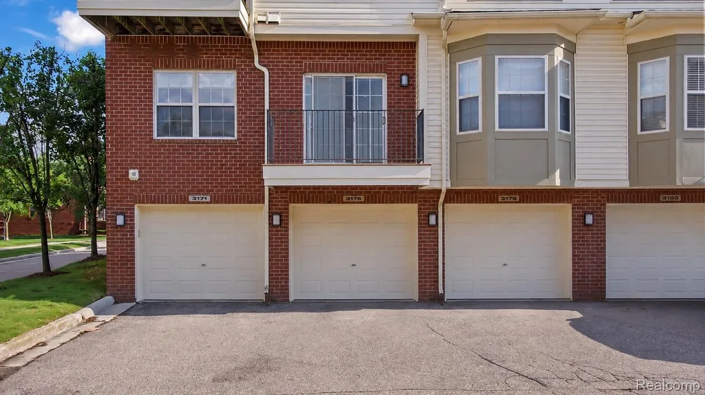 3175 Camden Drive Troy City MI 48084