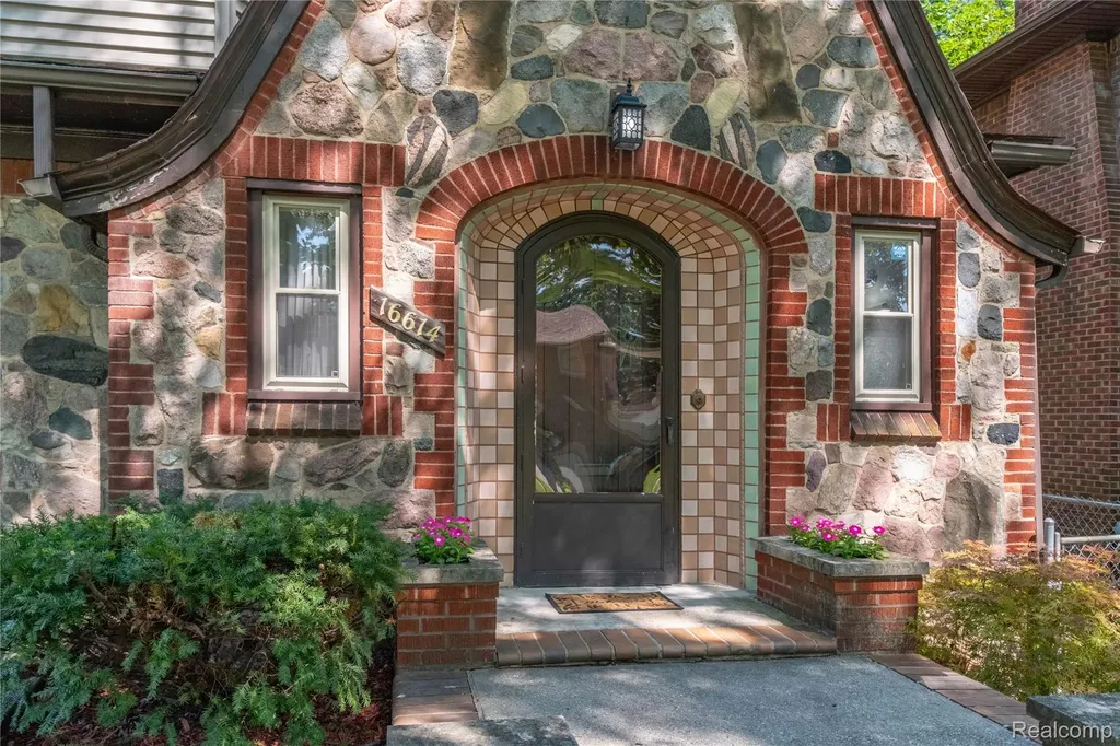 16614 Edinborough Road Detroit City MI 48219
