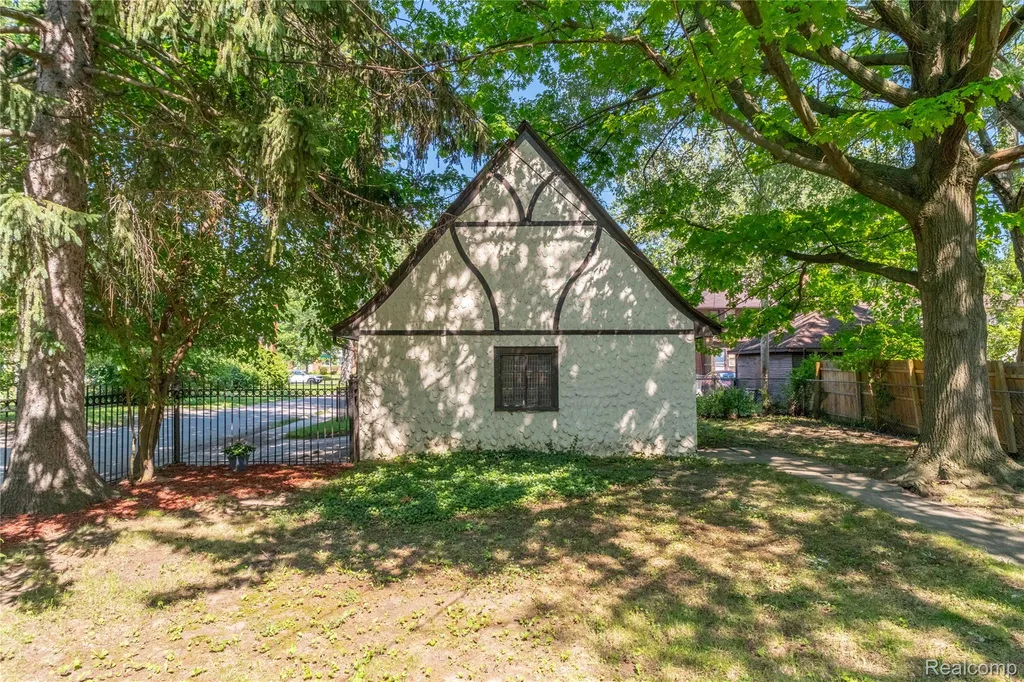 16614 Edinborough Road Detroit City MI 48219