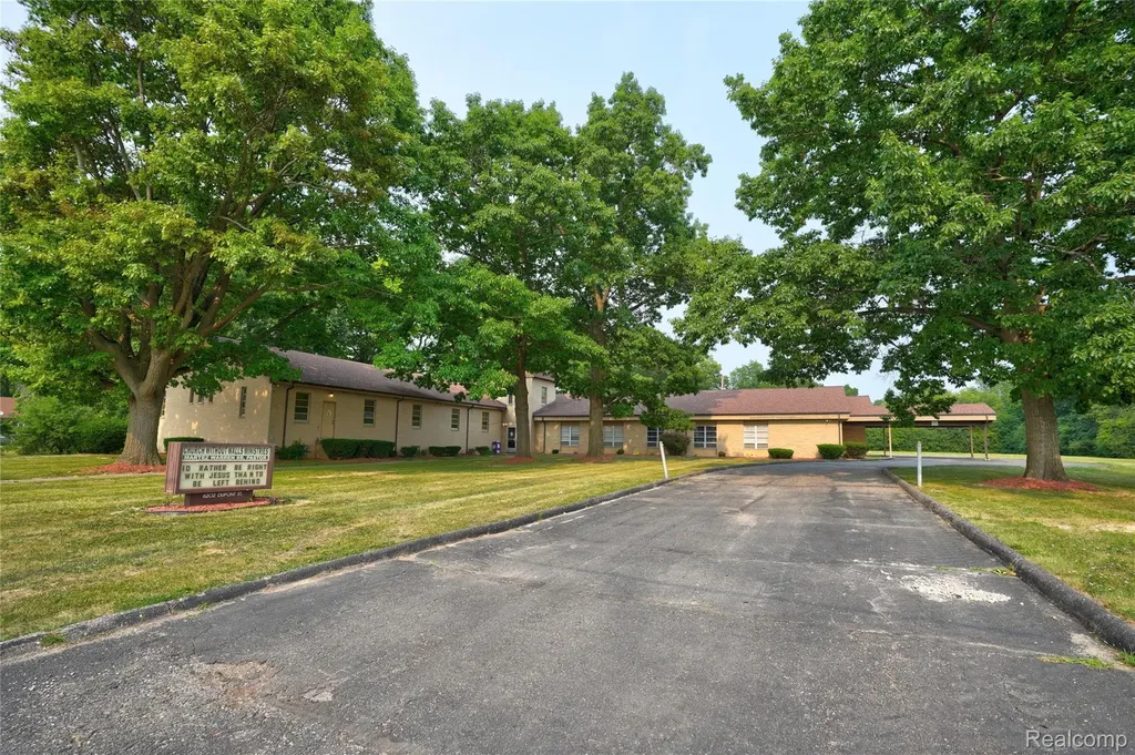 6202 Dupont Street Flint City MI 48505