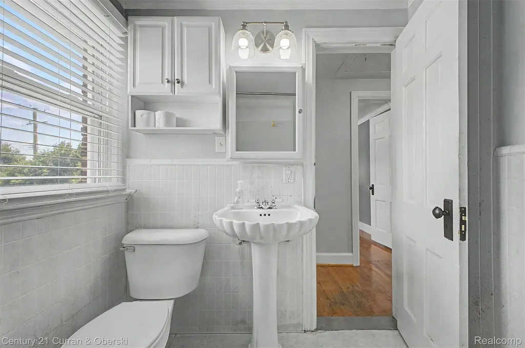 6821 Kolb Avenue Allen Park City MI 48101