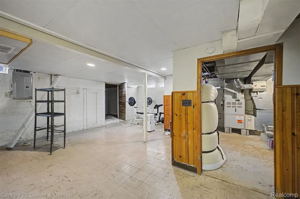 6821 Kolb Avenue Allen Park City MI 48101