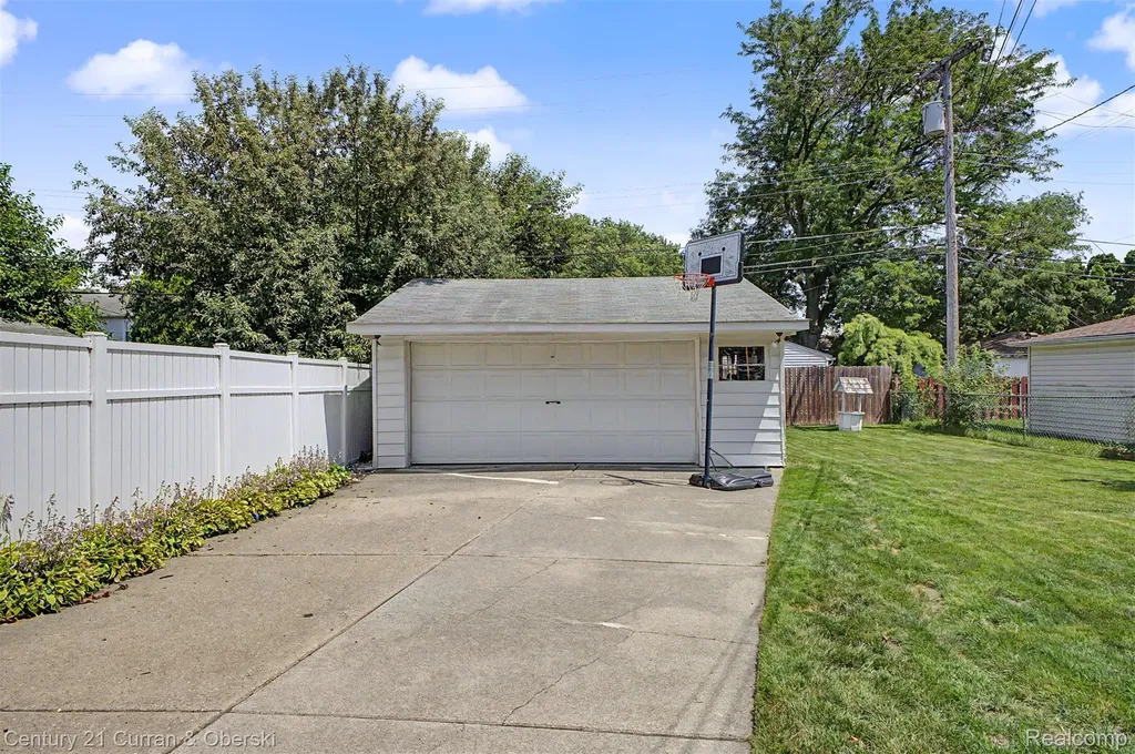 6821 Kolb Avenue Allen Park City MI 48101