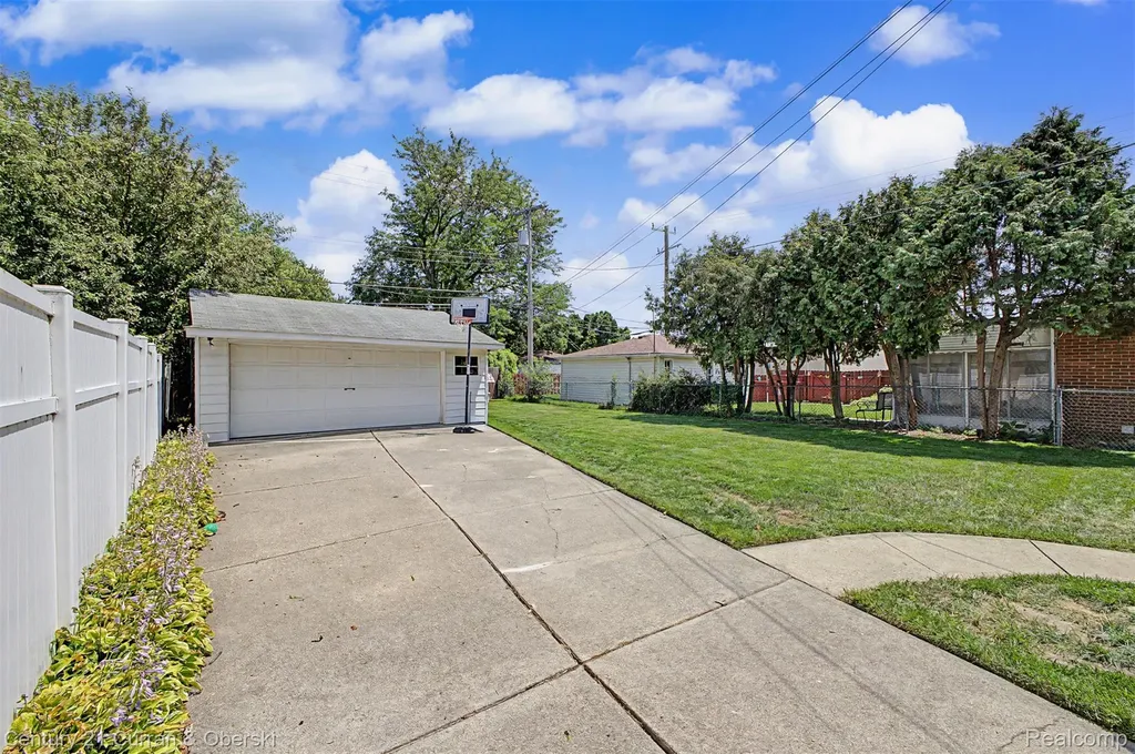 6821 Kolb Avenue Allen Park City MI 48101