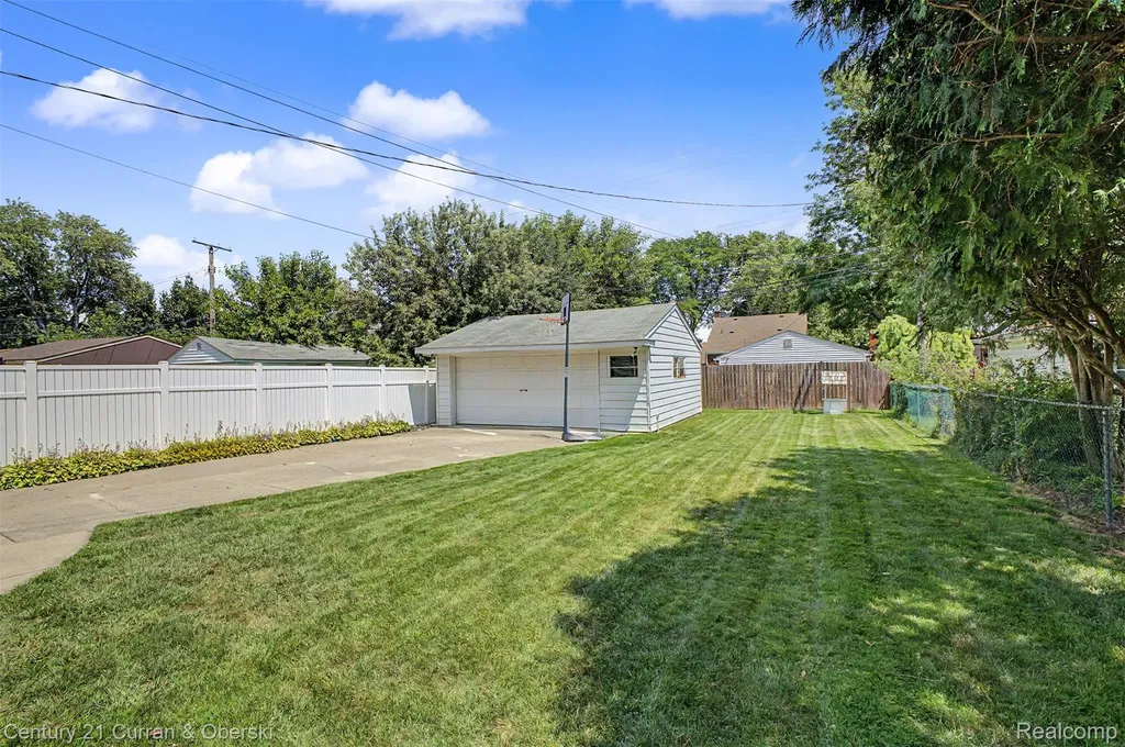 6821 Kolb Avenue Allen Park City MI 48101