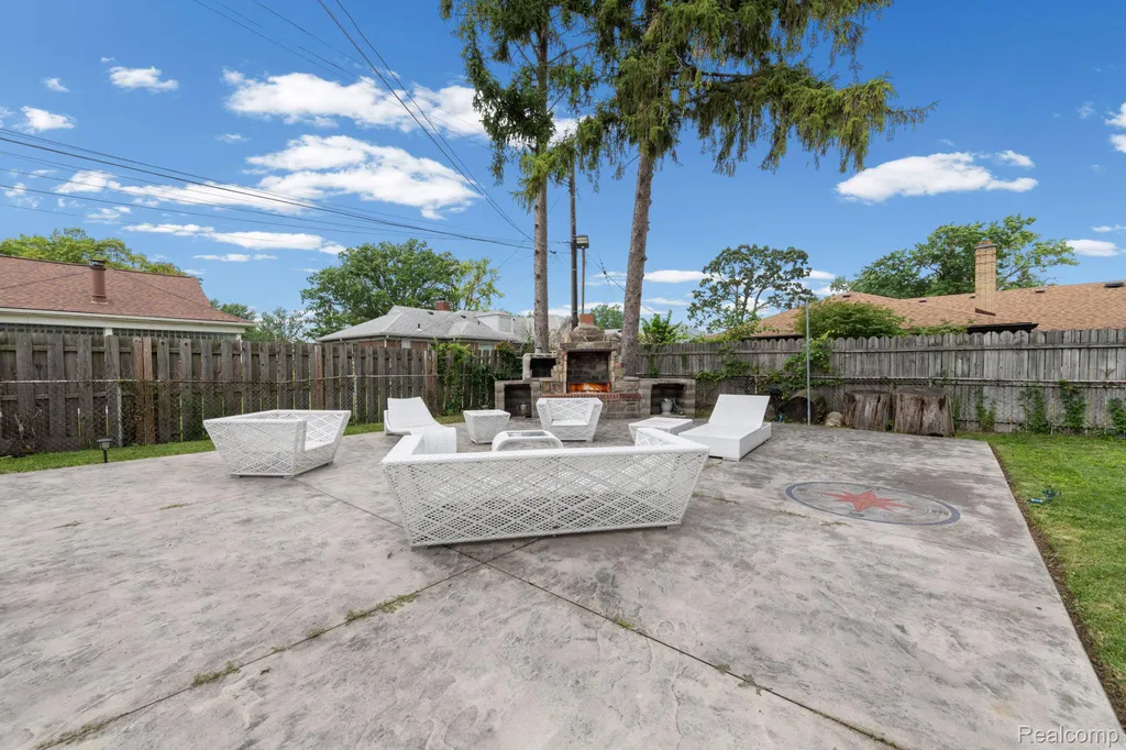 19371 Monica Street Detroit City MI 48221