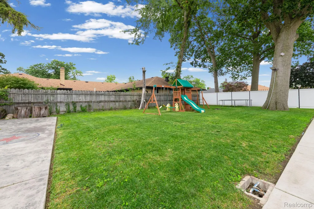19371 Monica Street Detroit City MI 48221
