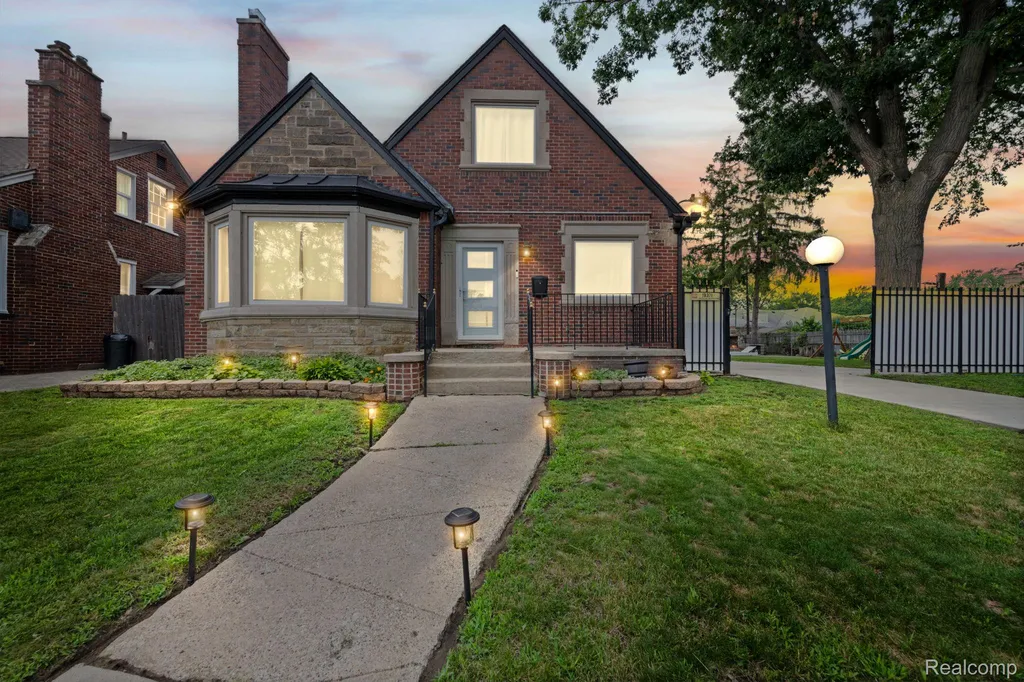 19371 Monica Street Detroit City MI 48221