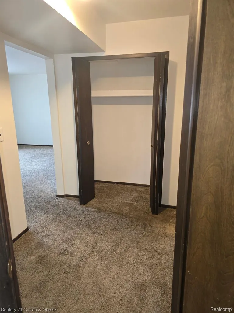 1870 Saint Johns Boulevard Lincoln Park City MI 48146