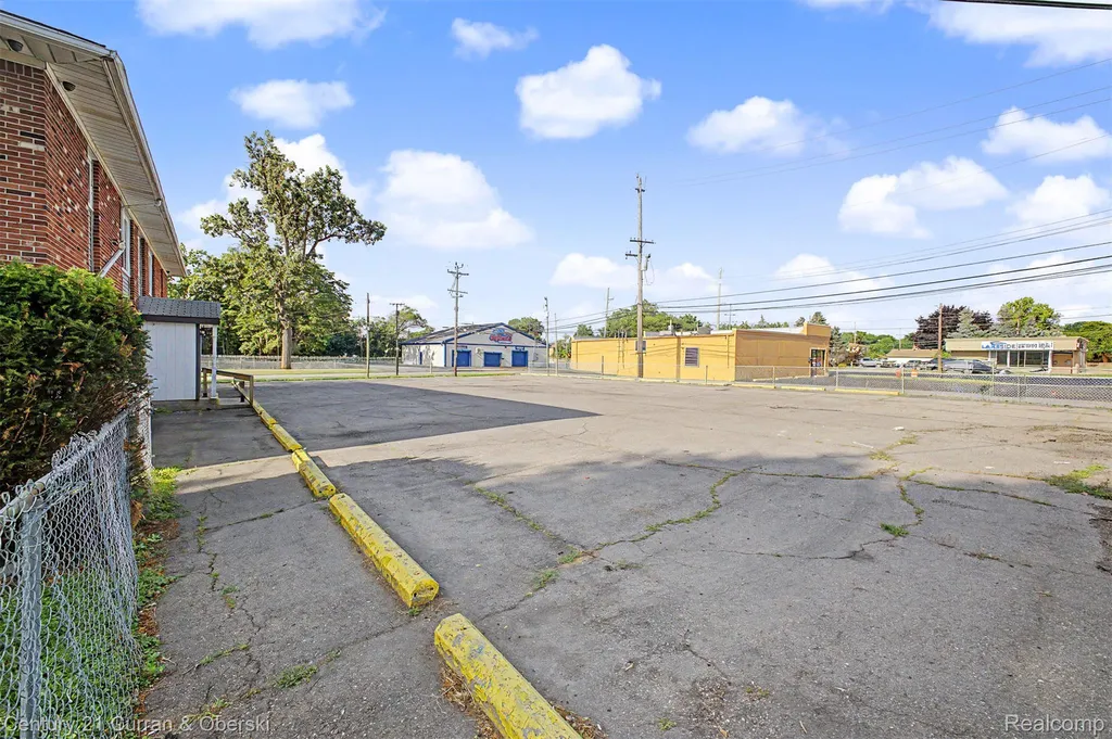 1870 Saint Johns Boulevard Lincoln Park City MI 48146