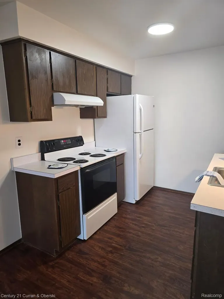 1870 Saint Johns Boulevard Lincoln Park City MI 48146