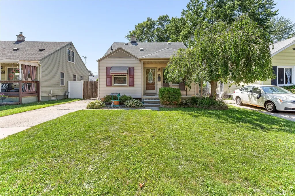 14672 Kennebec Street Southgate City MI 48195