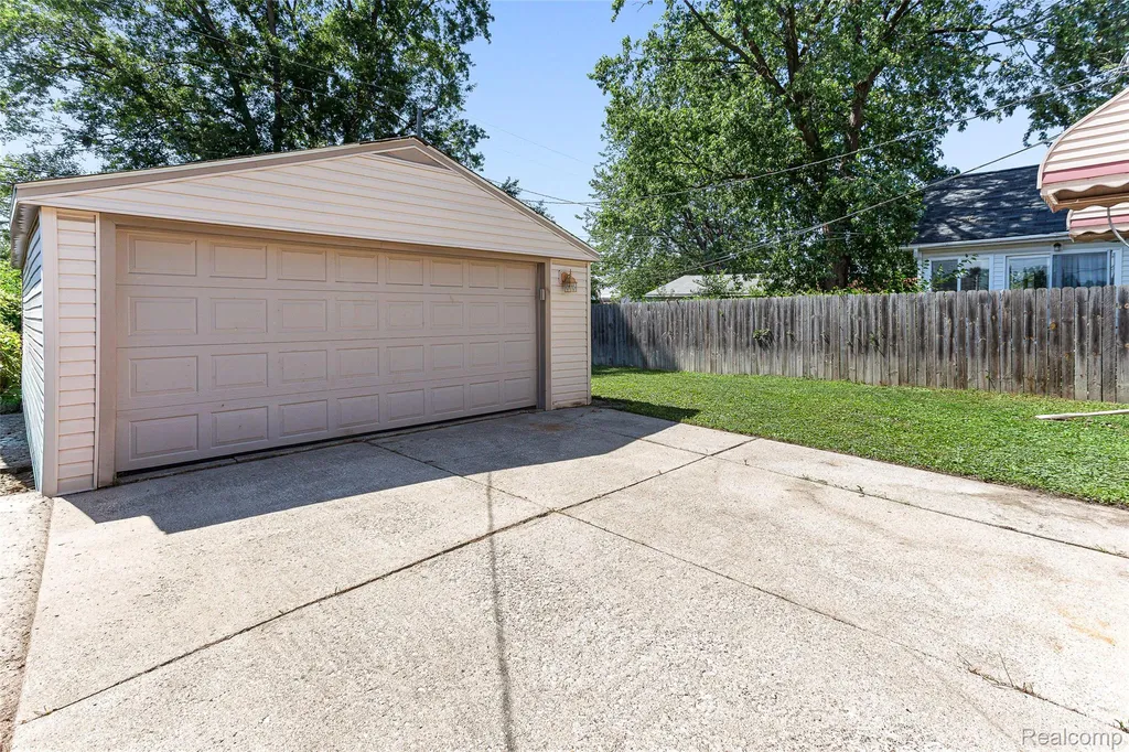 14672 Kennebec Street Southgate City MI 48195