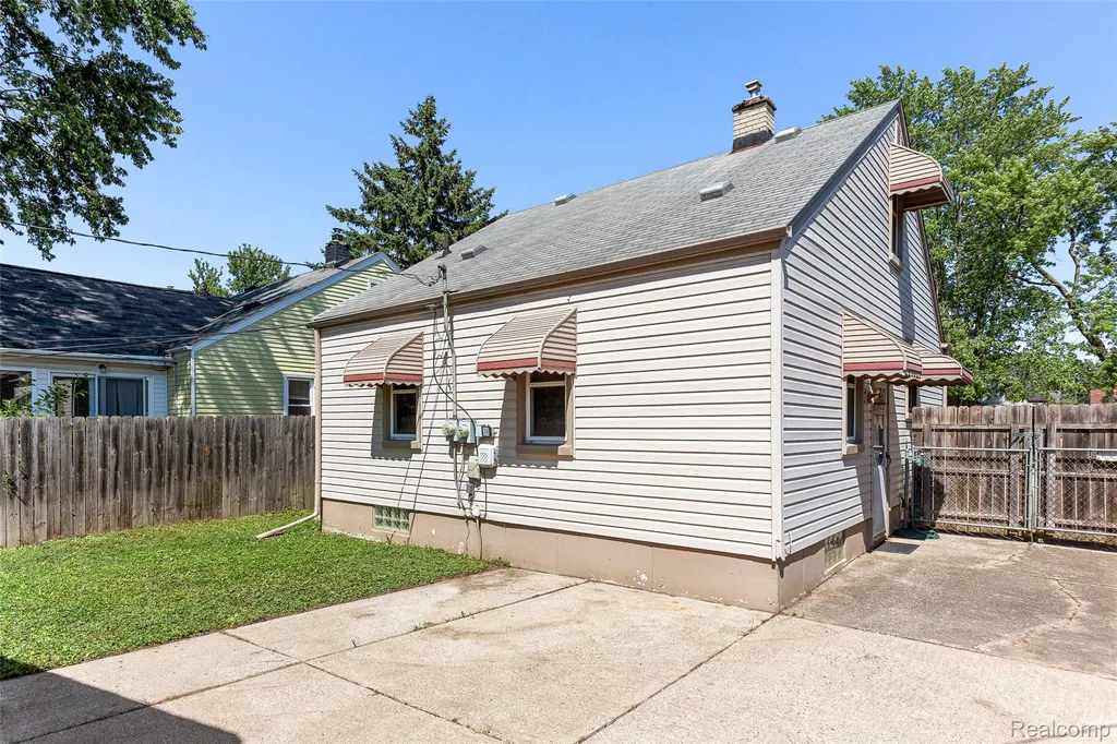 14672 Kennebec Street Southgate City MI 48195