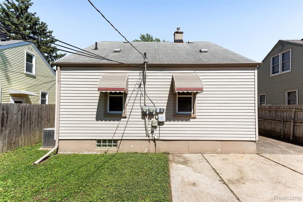 14672 Kennebec Street Southgate City MI 48195