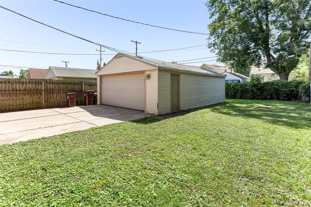 14672 Kennebec Street Southgate City MI 48195