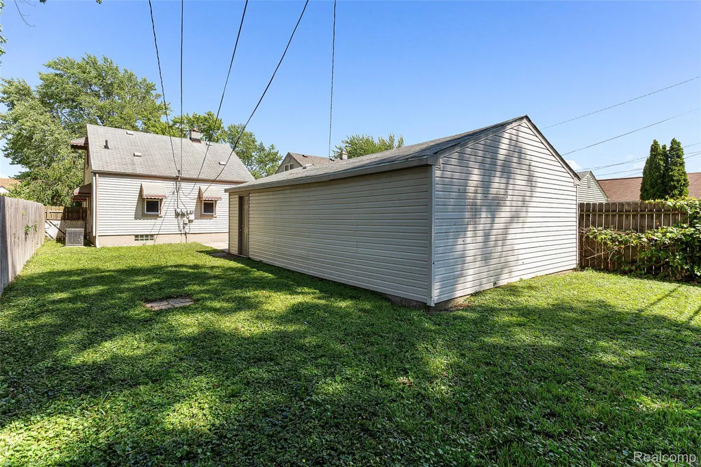 14672 Kennebec Street Southgate City MI 48195