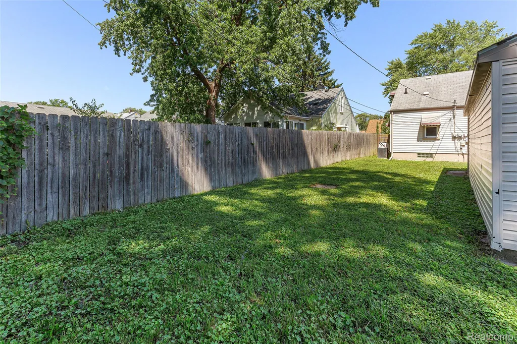 14672 Kennebec Street Southgate City MI 48195