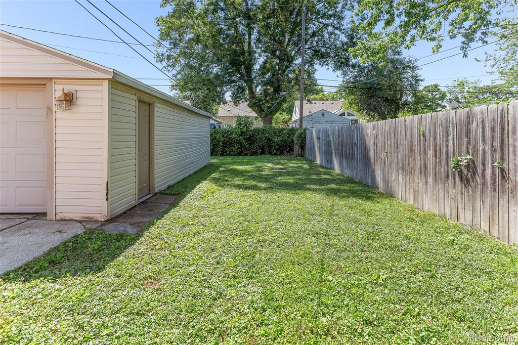 14672 Kennebec Street Southgate City MI 48195
