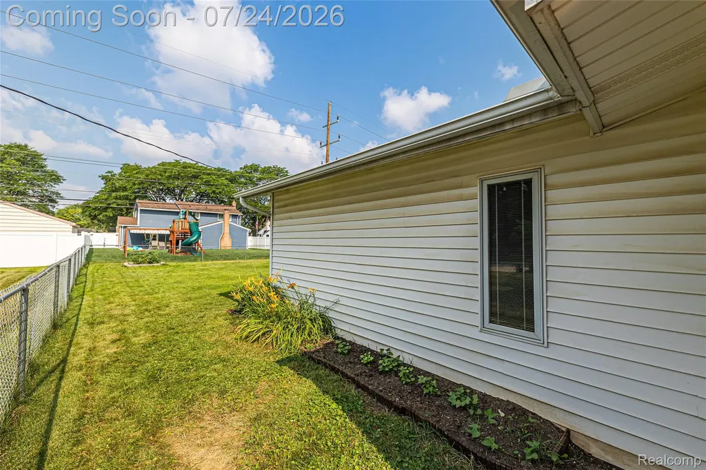 14629 Newburgh Road Wayne City MI 48154