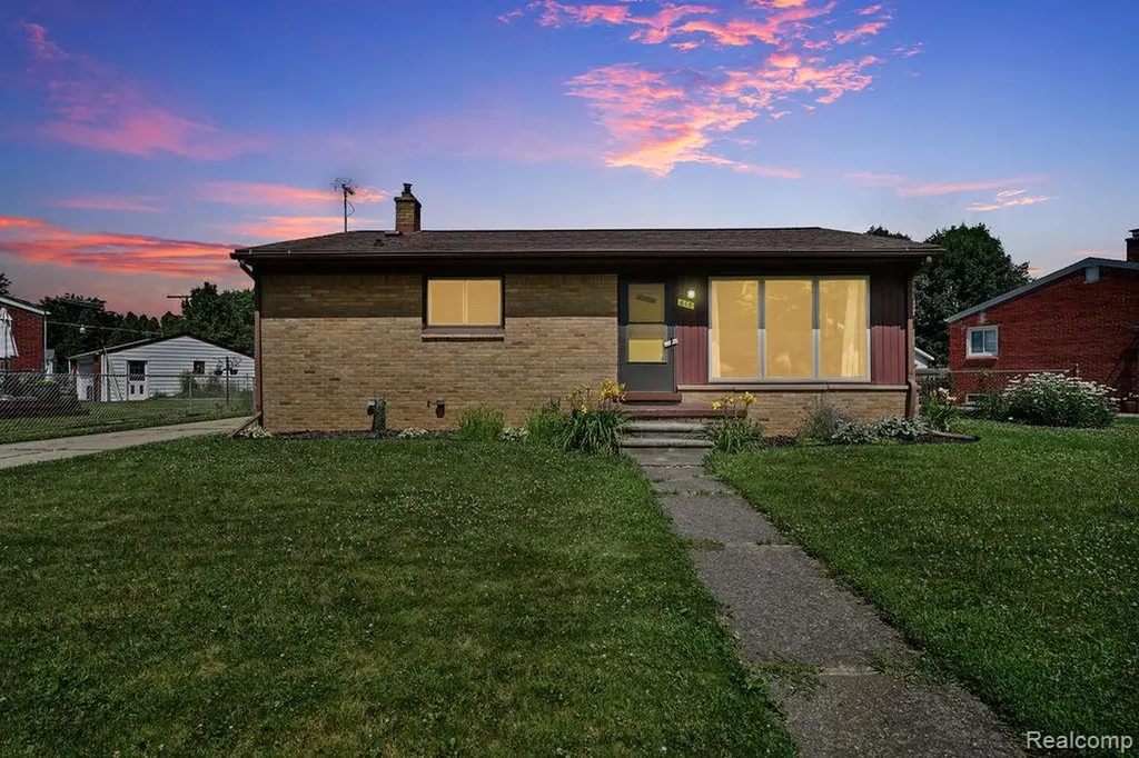 615 Lincoln Street Lapeer City MI 48446