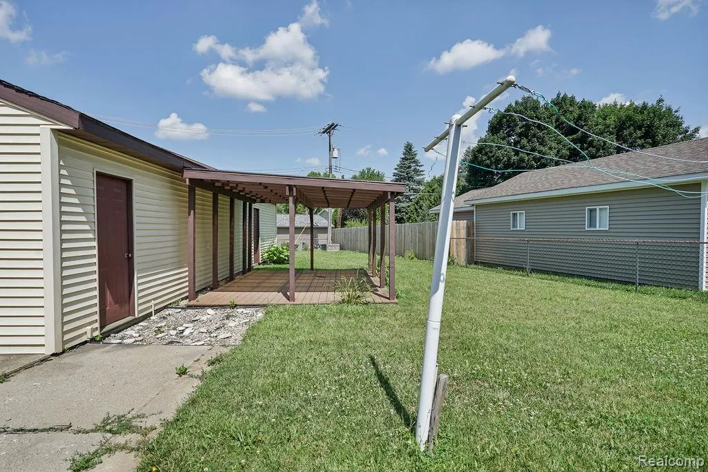 615 Lincoln Street Lapeer City MI 48446