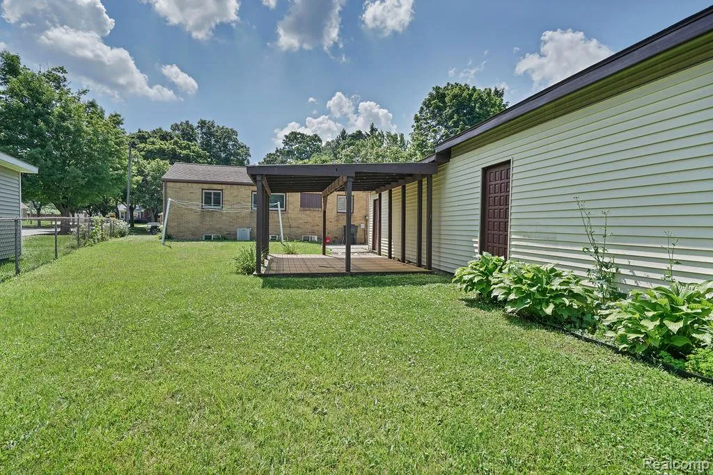 615 Lincoln Street Lapeer City MI 48446