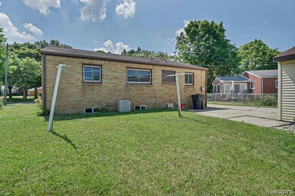 615 Lincoln Street Lapeer City MI 48446