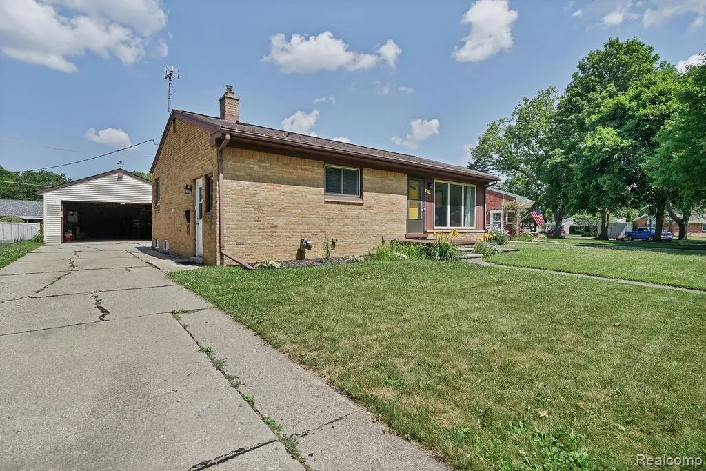 615 Lincoln Street Lapeer City MI 48446