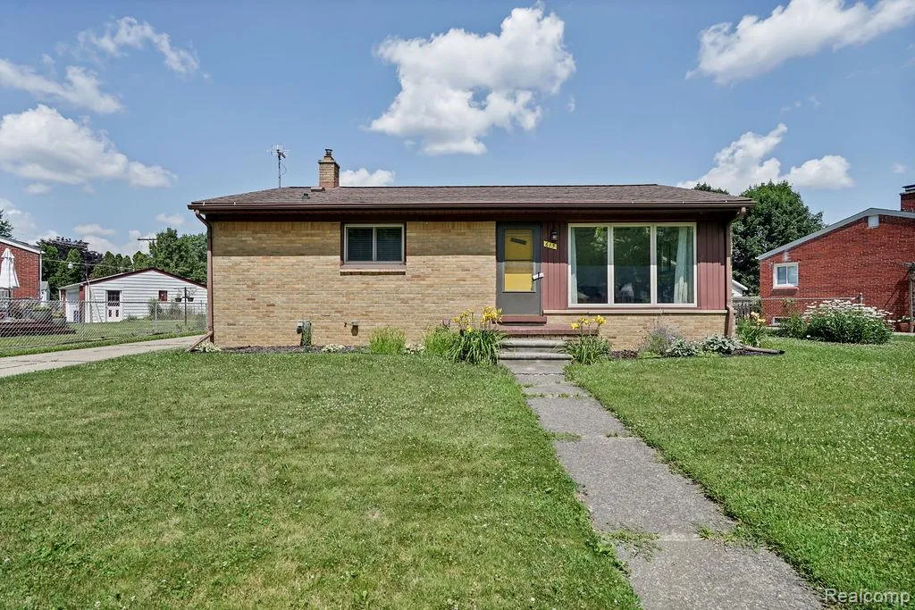 615 Lincoln Street Lapeer City MI 48446