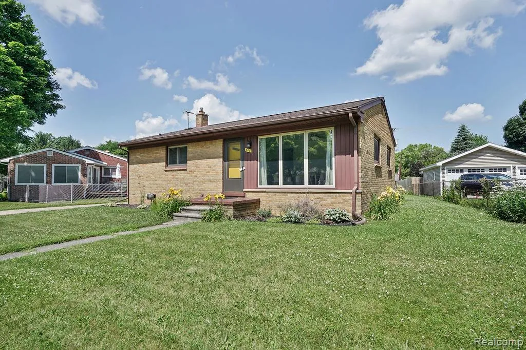 615 Lincoln Street Lapeer City MI 48446
