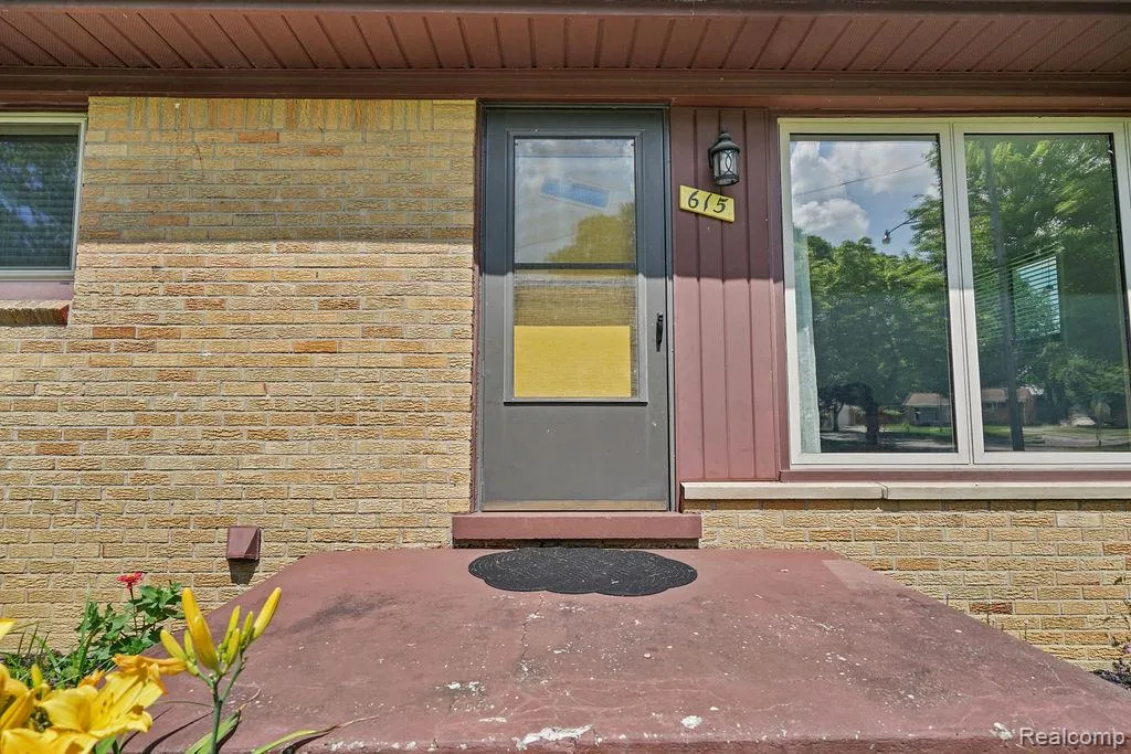 615 Lincoln Street Lapeer City MI 48446