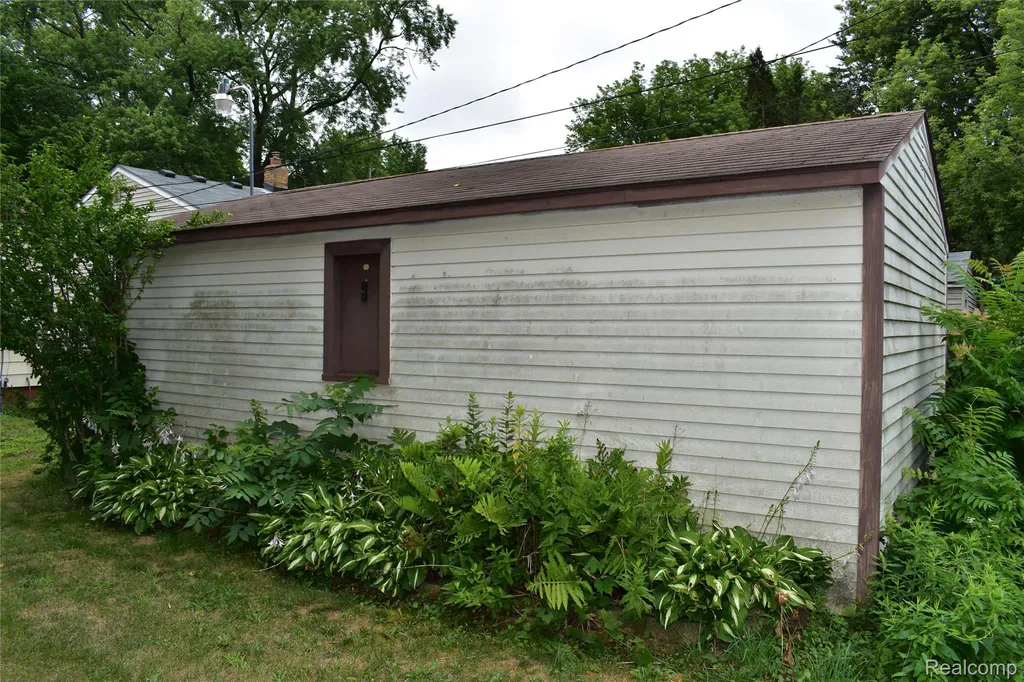 19917 Denby Redford Charter Township MI 48240