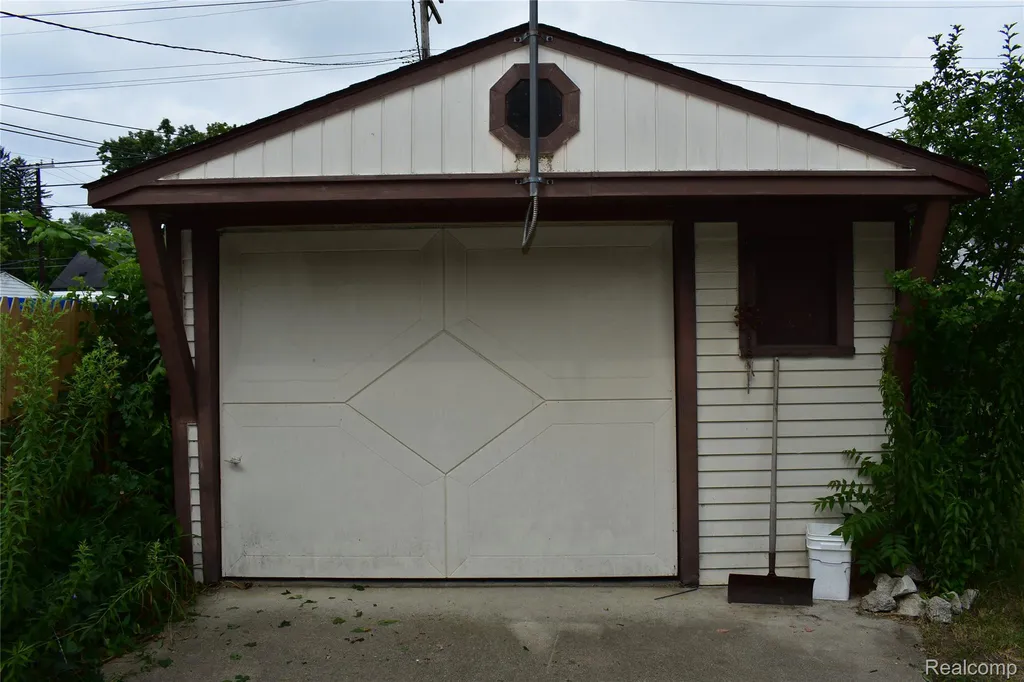 19917 Denby Redford Charter Township MI 48240