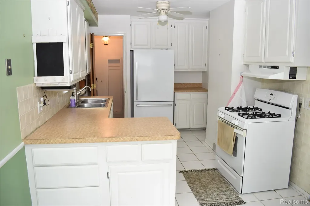 19917 Denby Redford Charter Township MI 48240