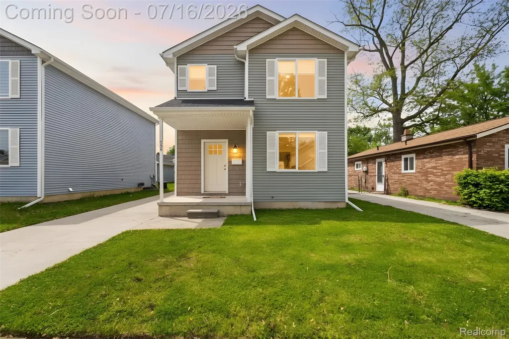 534 E Brickley Avenue Hazel Park City MI 48030