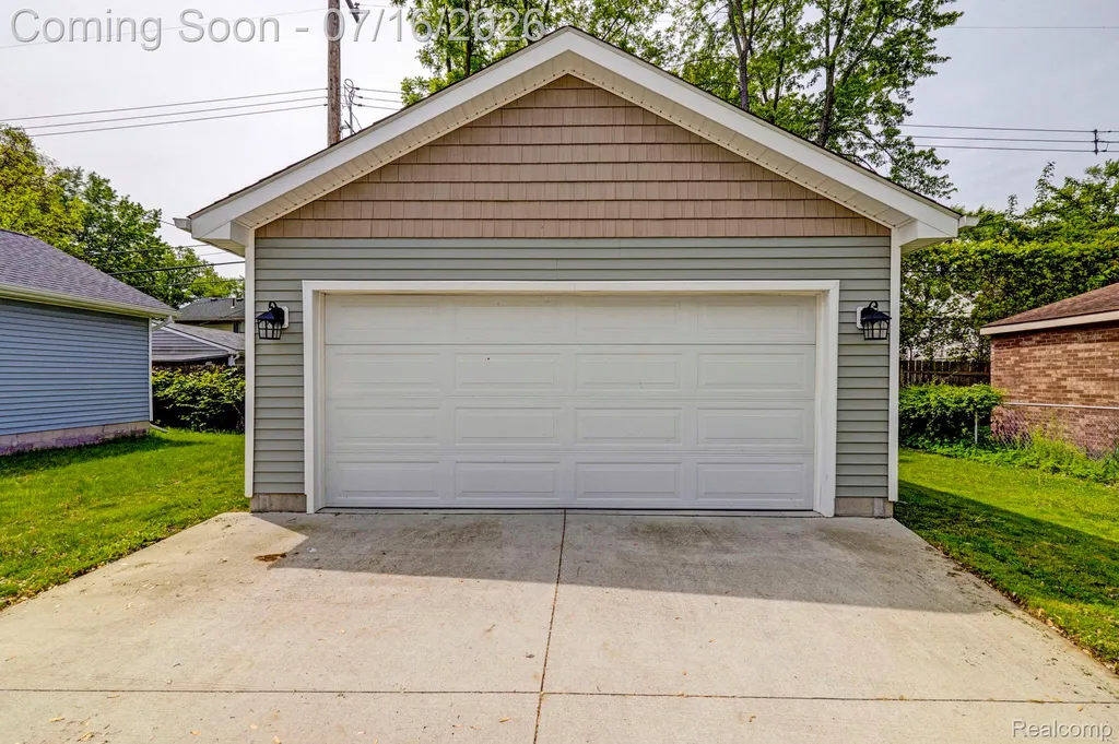 534 E Brickley Avenue Hazel Park City MI 48030