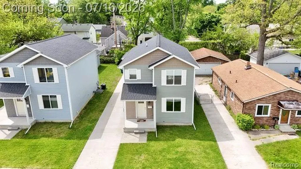 534 E Brickley Avenue Hazel Park City MI 48030