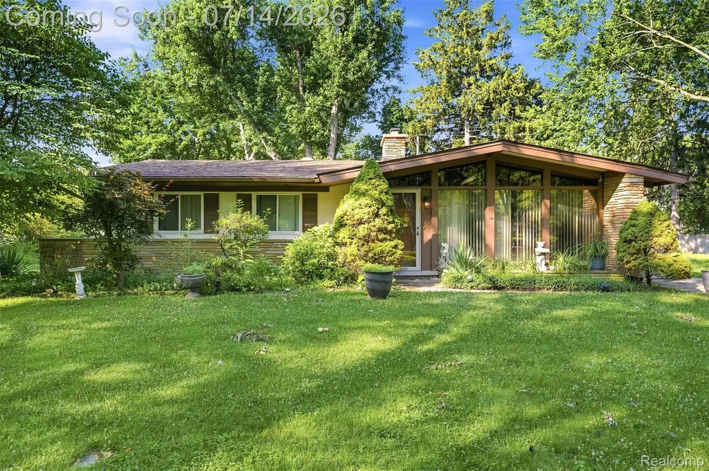 27679 Spring Arbor Drive Southfield City MI 48076