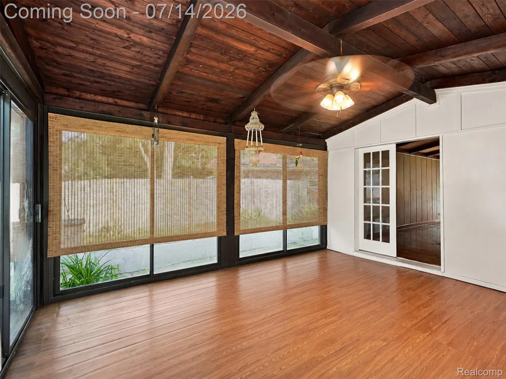 27679 Spring Arbor Drive Southfield City MI 48076