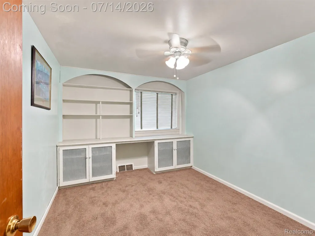 27679 Spring Arbor Drive Southfield City MI 48076